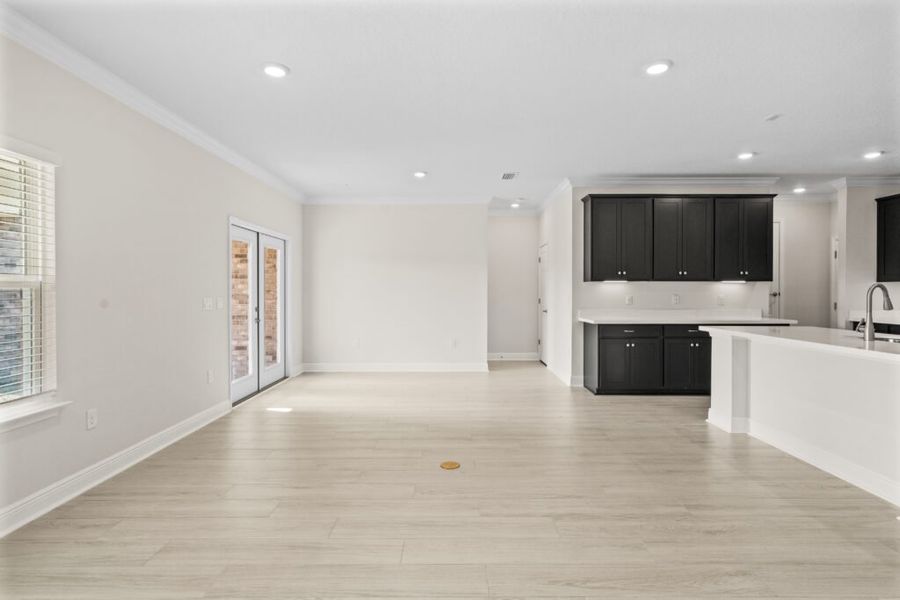 Spacious, unfurnished interior of a new home in Windswept Estates, Freeport (Image 19).