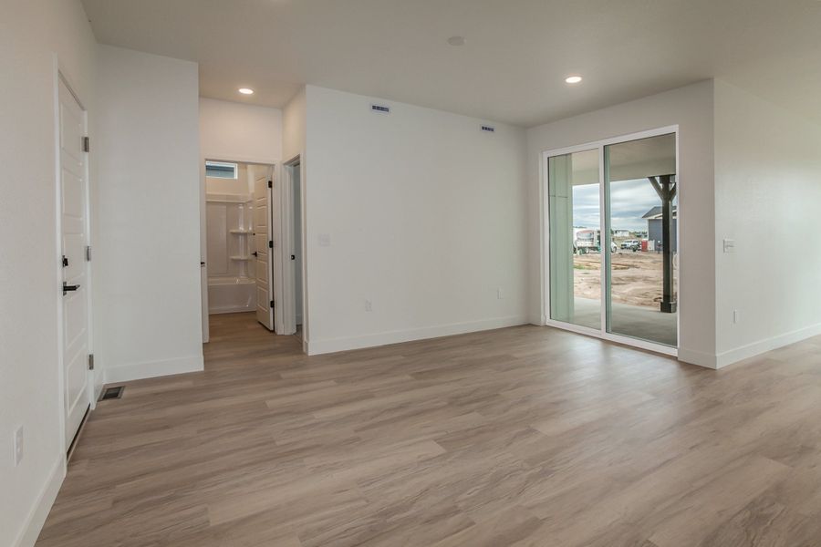 Spacious, unfurnished interior of a new home in Prairie Song, Windsor (Image 39).