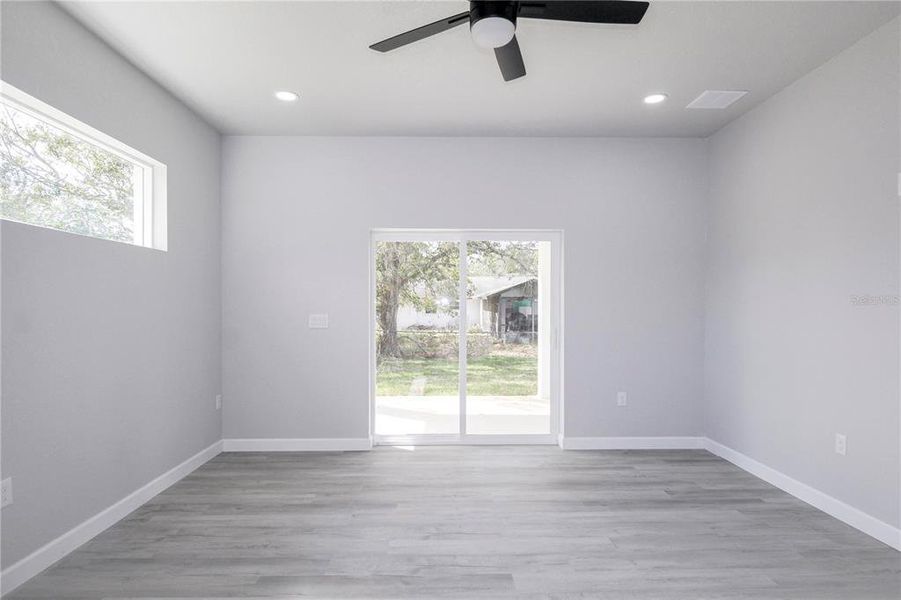 Spacious, unfurnished interior of a new home in , Sebring (Image 15).