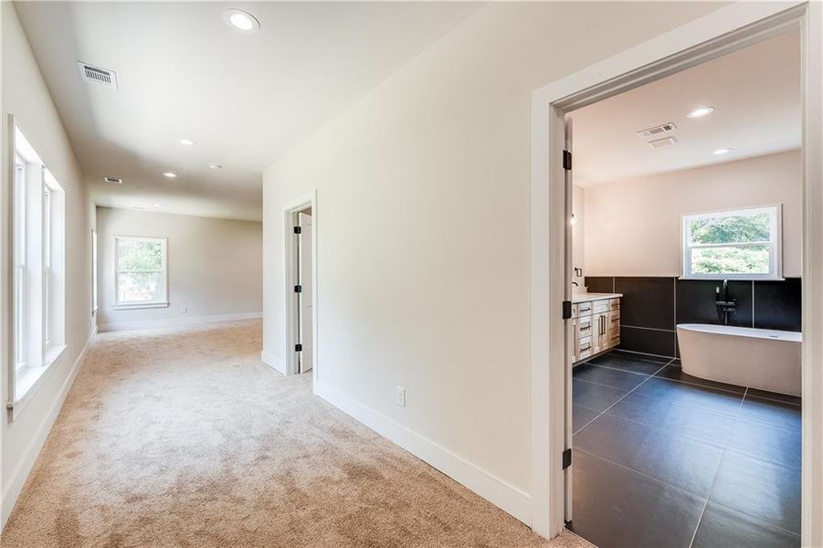 Spacious, unfurnished interior of a new home in , Atlanta (Image 36).