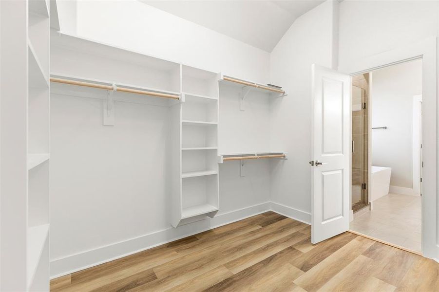 Spacious, unfurnished interior of a new home in , Sherman (Image 27).