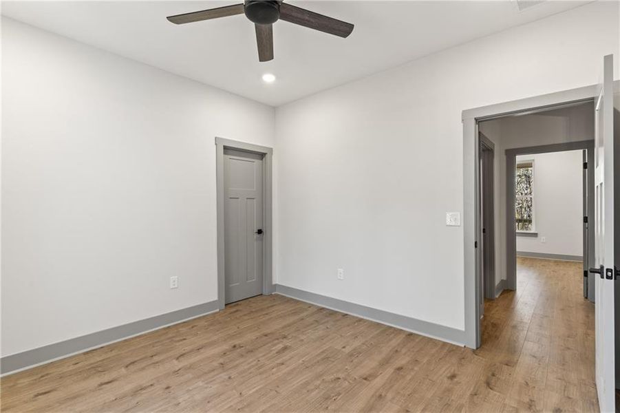 Spacious, unfurnished interior of a new home in , Jasper (Image 25).