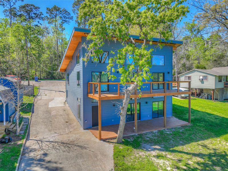 BACK VIEW OF HOME.LOOK AT THE DETAILS ON THE EVES-BOTH DECKS ARE 10 X 32