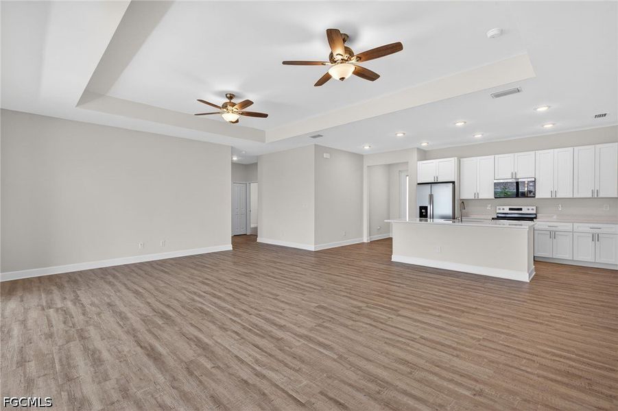 Spacious, unfurnished interior of a new home in Cape Coral, Cape Coral (Image 19).