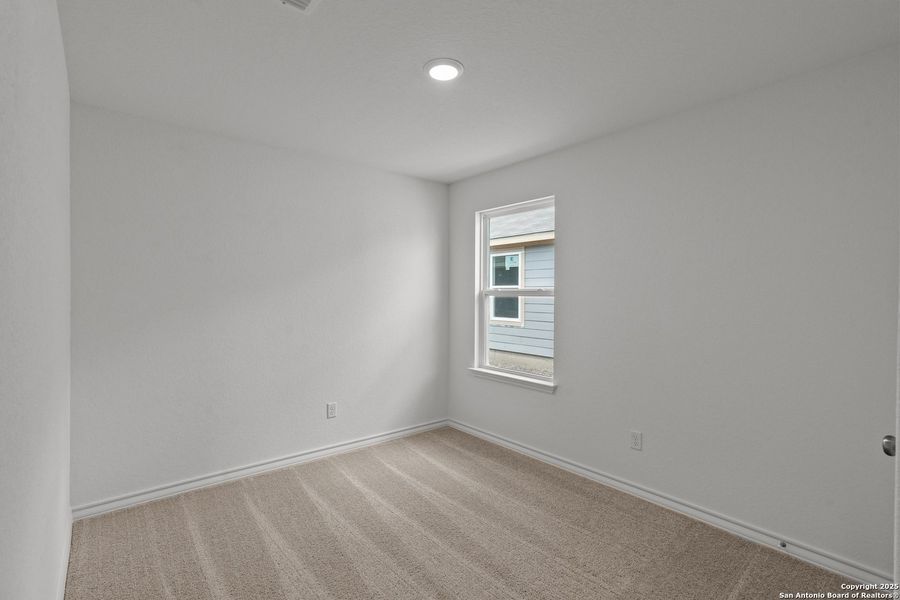 Spacious, unfurnished interior of a new home in Vista Real, Converse (Image 16).