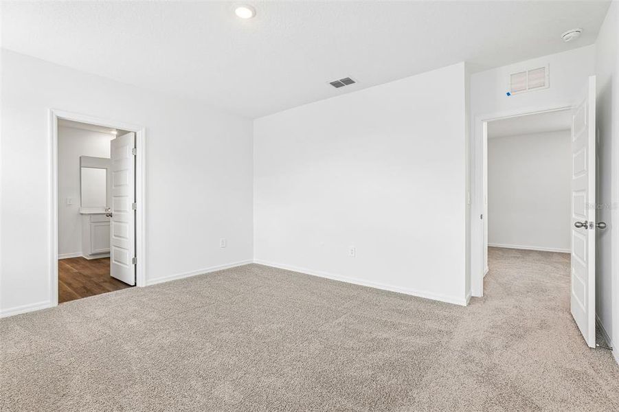 Spacious, unfurnished interior of a new home in Avalon Park Tavares, Tavares (Image 31).