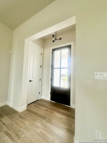 Spacious, unfurnished interior of a new home in , La Vernia (Image 20). Spacious, unfurnished interior of a new home in , La Vernia (Image 20).