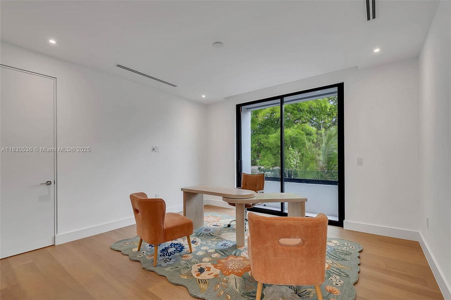 Furnished interior view inside a new home in , Pinecrest (Image 10).