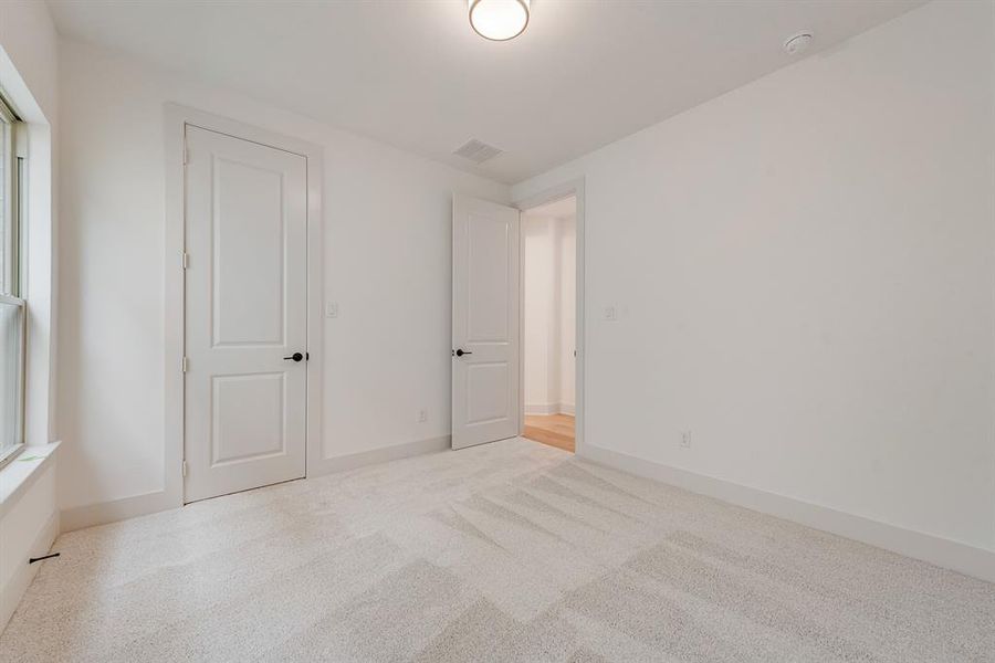 Spacious, unfurnished interior of a new home in Hillside Village, Celina (Image 32).