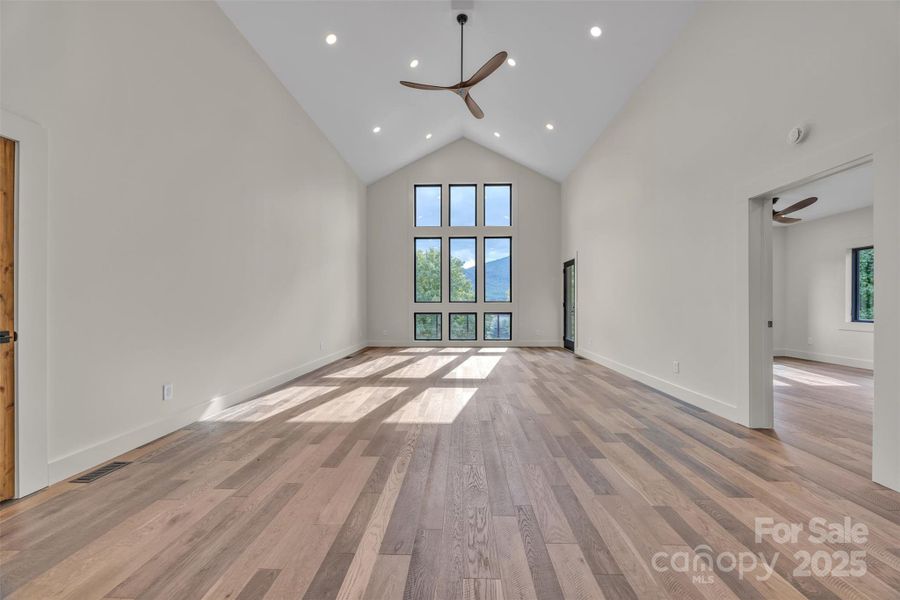 Spacious, unfurnished interior of a new home in , Jefferson (Image 16).