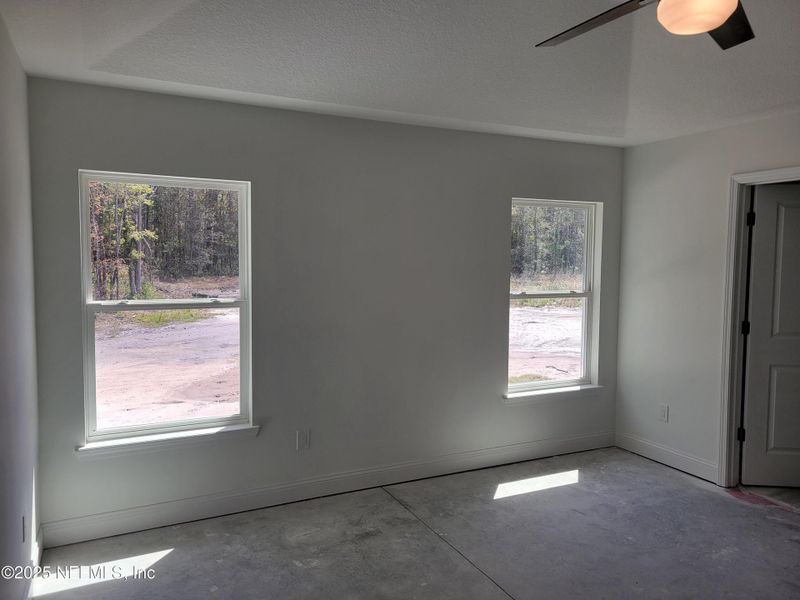 Spacious, unfurnished interior of a new home in , Callahan (Image 9).