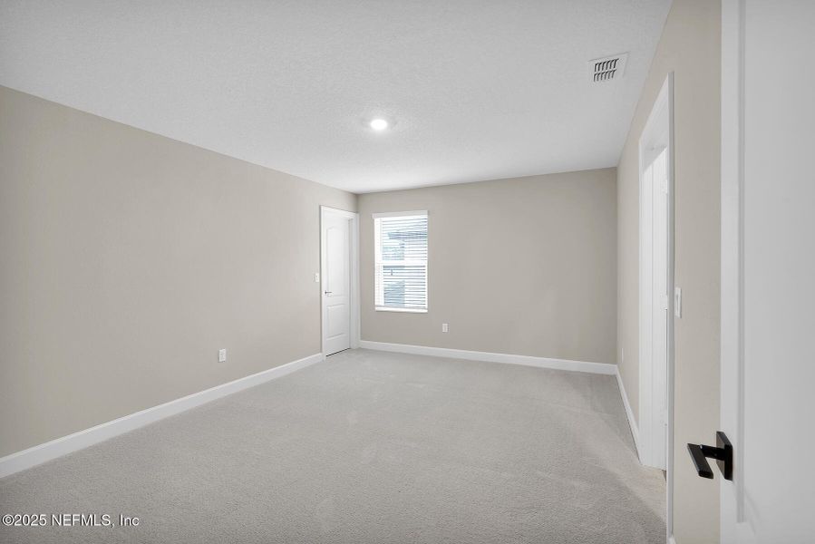 Spacious, unfurnished interior of a new home in Jennings Farm, Middleburg (Image 18).
