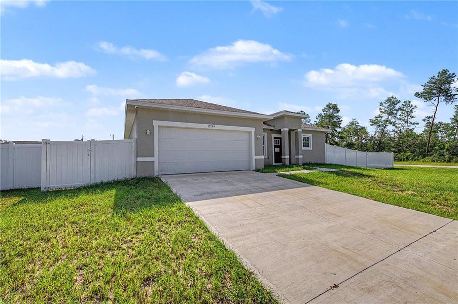 Exterior details and patio area of a home in , Ocala (Image 25). Exterior details and patio area of a home in , Ocala (Image 25).