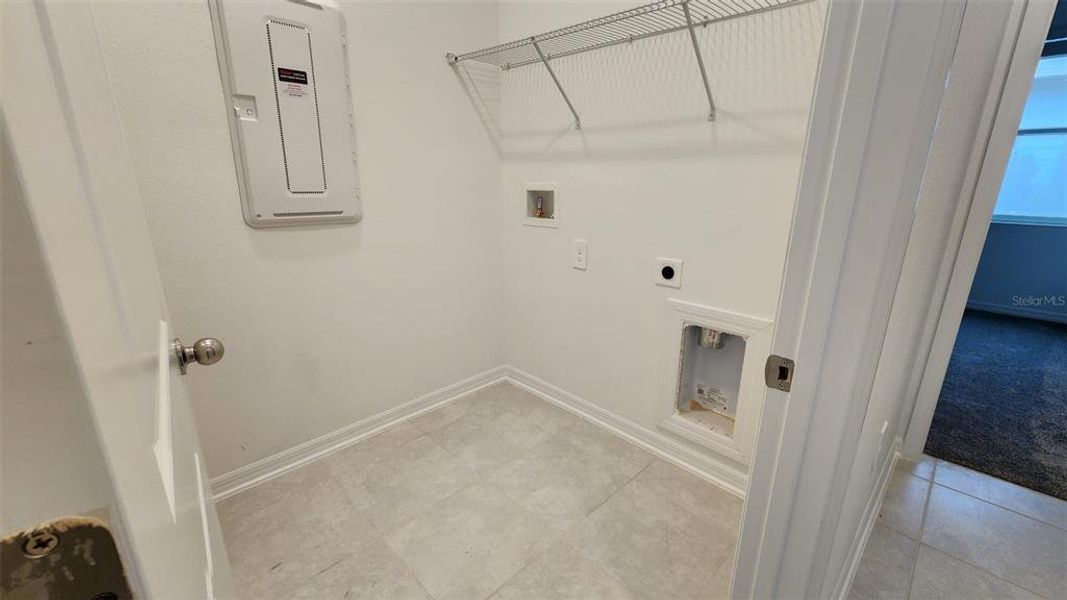 Spacious, unfurnished interior of a new home in Knightsbridge, Kissimmee (Image 11).