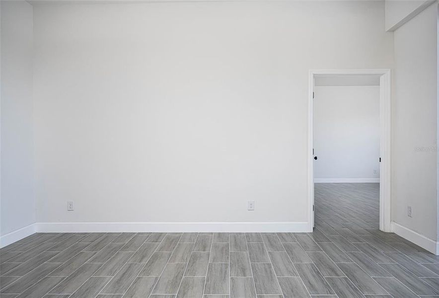 Spacious, unfurnished interior of a new home in , Rotonda West (Image 17).