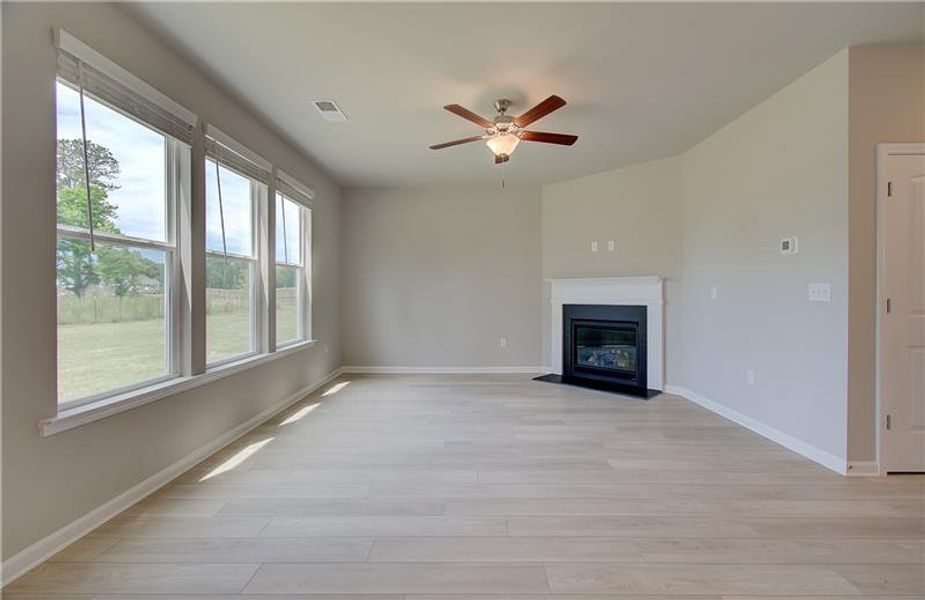 Spacious, unfurnished interior of a new home in Cooper Park, McDonough (Image 17).