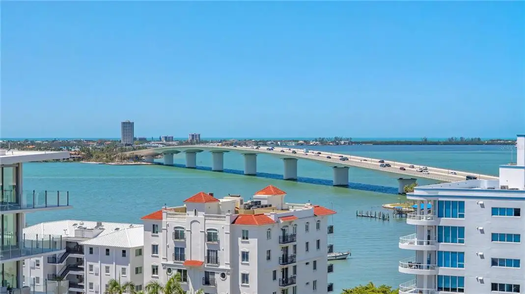 Condo located in Sarasota, FL showcasing its design and architecture (Image 3).