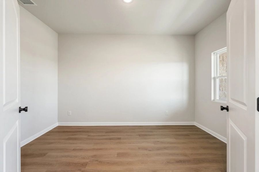 Spacious, unfurnished interior of a new home in Patterson Ranch, Georgetown (Image 21).