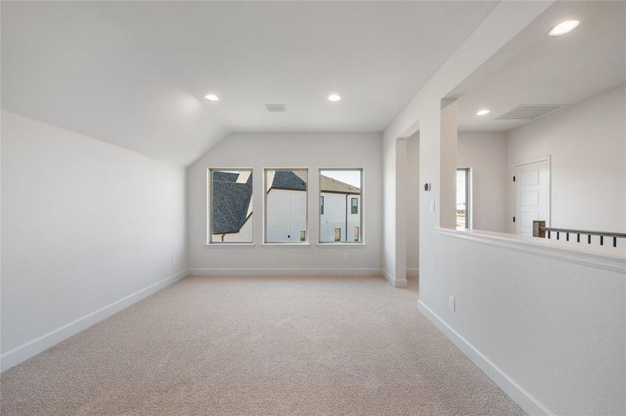 Spacious, unfurnished interior of a new home in Avondale, Fate (Image 22).