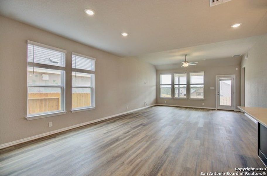 Spacious, unfurnished interior of a new home in Stream Waters, Seguin (Image 13).