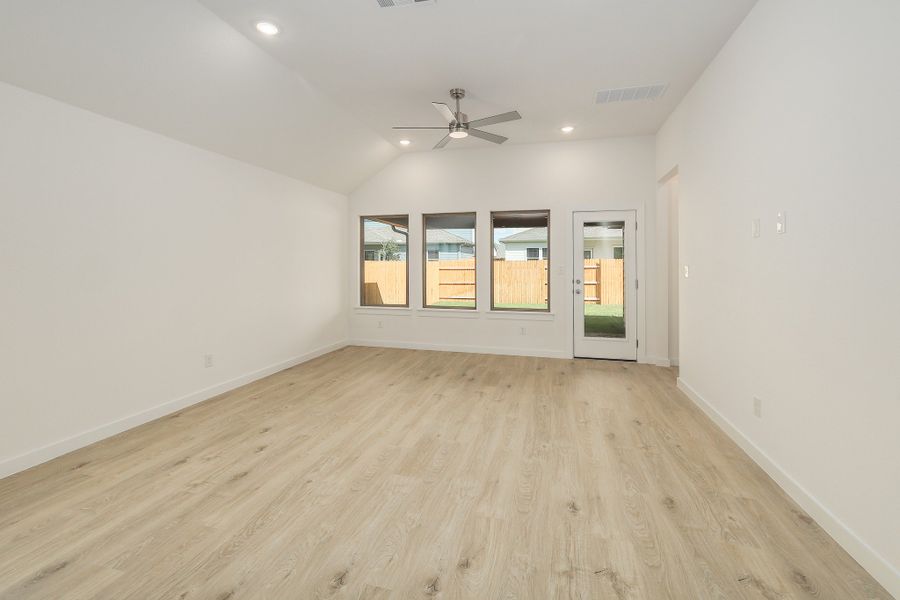 Spacious, unfurnished interior of a new home in Prairie Winds, Hutto (Image 14).