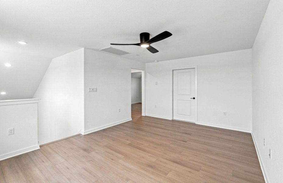 Spacious, unfurnished interior of a new home in Del Webb Austin at Lost Pines, Bastrop (Image 18).