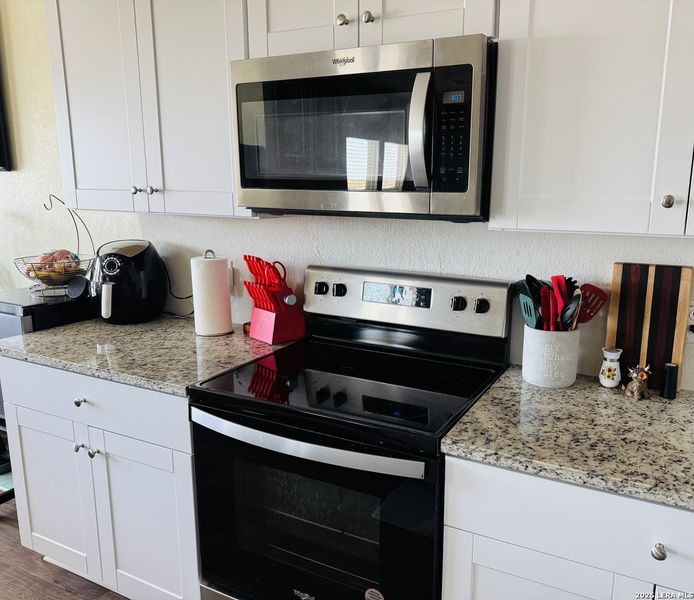 Furnished interior view inside a new home in Winding Creek, New Braunfels (Image 13).