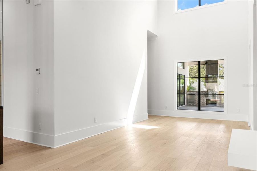 Spacious, unfurnished interior of a new home in , St. Petersburg (Image 12).