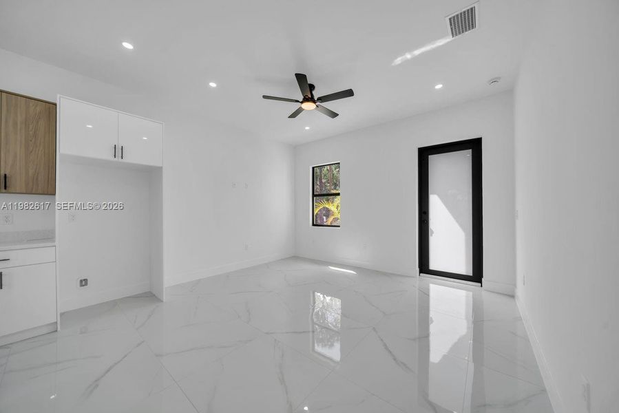 Spacious, unfurnished interior of a new home in , Lehigh Acres (Image 15).