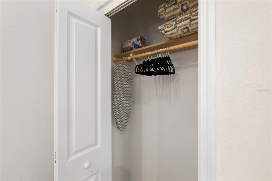 Close-up of interior finishes inside a home in , Tarpon Springs (Image 19).