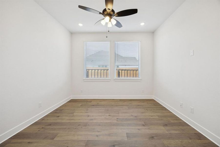 16-237Bee_016 16-237Bee_016