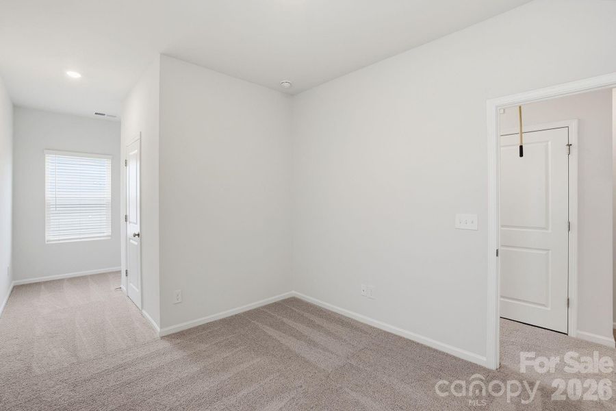 Spacious, unfurnished interior of a new home in Sloan Station, Charlotte (Image 22).