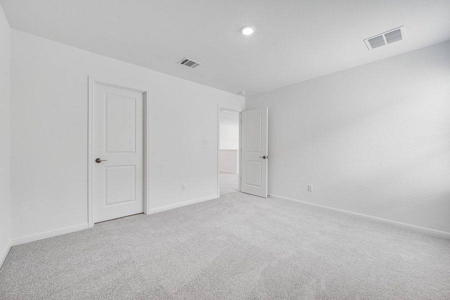 Representative unfurnished interior of a home built from the Wren by Taylor Morrison in Emory Crossing 50s, Hutto (Image 16).