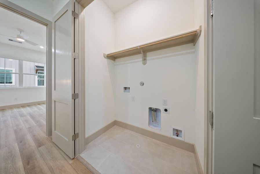 Spacious, unfurnished interior of a new home in , Houston (Image 13).