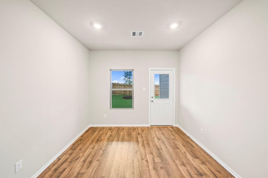 Spacious, unfurnished interior of a new home in Westridge Cove, Conroe (Image 22).