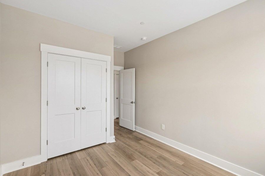 Spacious, unfurnished interior of a new home in , Charleston (Image 27).