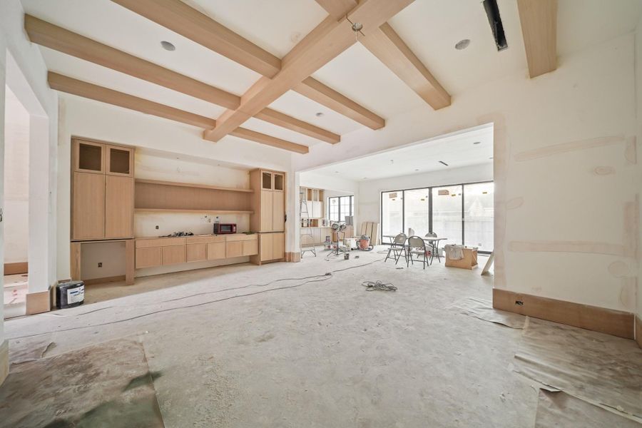 The dining room is served by a well-appointed wet-bar / butler's pantry combo!