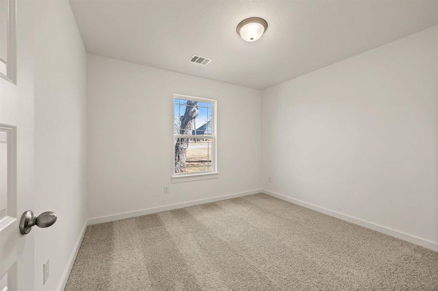 Spacious, unfurnished interior of a new home in Runaway Bay, Runaway Bay (Image 25).