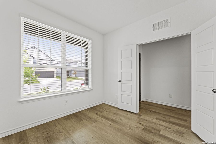 Spacious, unfurnished interior of a new home in Dove Song, Marion (Image 32).