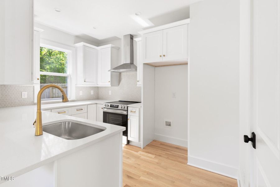 407B-Edward-10 407B-Edward-10