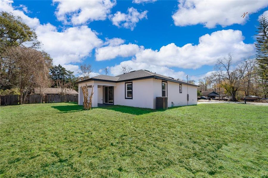 Exterior details and patio area of a home in , Orlando (Image 3).