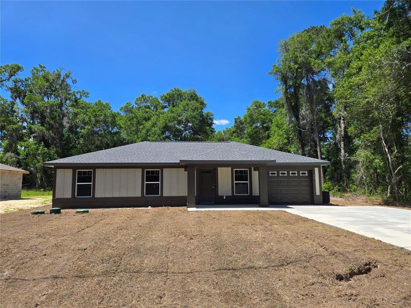 Exterior details and patio area of a home in , Ocala (Image 3).
