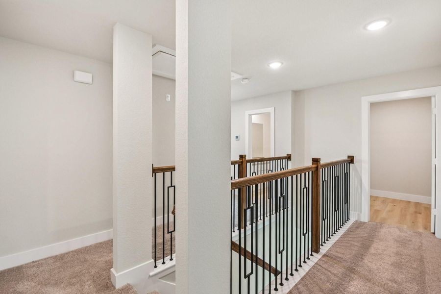 Spacious, unfurnished interior of a new home in Alicante, Houston (Image 19).