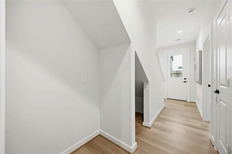 Spacious, unfurnished interior of a new home in Fulton Crossing, Houston (Image 20).