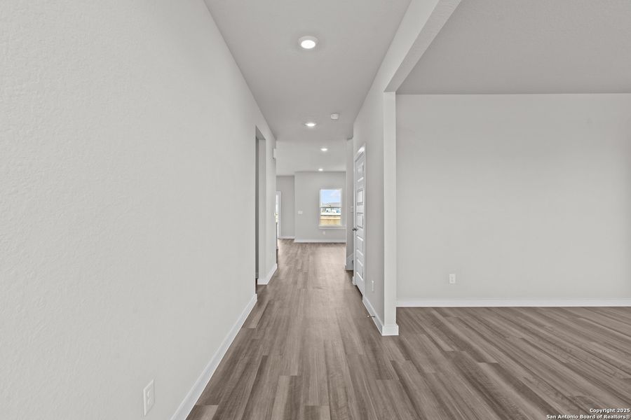 Spacious, unfurnished interior of a new home in Weltner Farms 50’s, New Braunfels (Image 47).