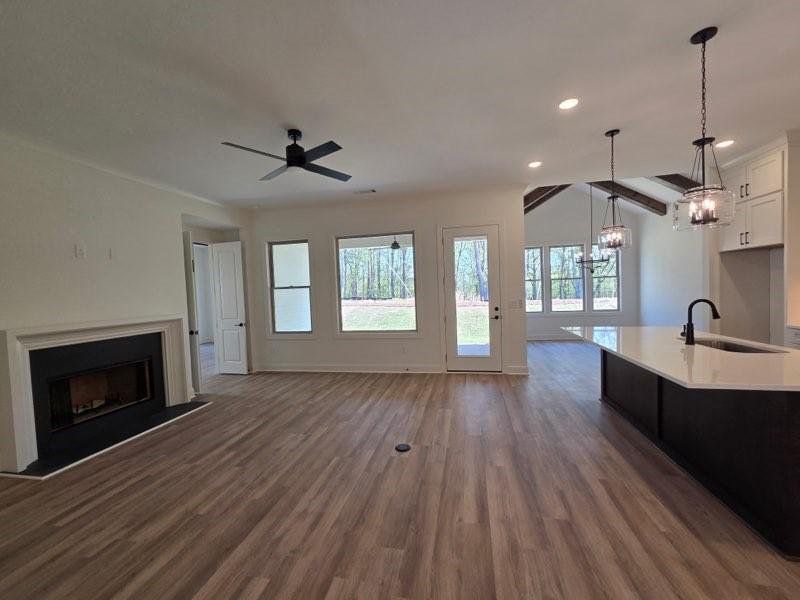 Spacious, unfurnished interior of a new home in , Waleska (Image 13).