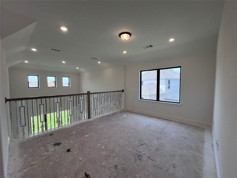 Spacious, unfurnished interior of a new home in Sienna 40', Missouri City (Image 17). Spacious, unfurnished interior of a new home in Sienna 40', Missouri City (Image 17).