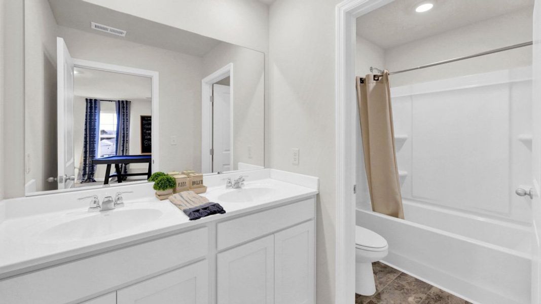 Furnished interior view inside a new home in Fieldcrest Acres, Blountville (Image 39).