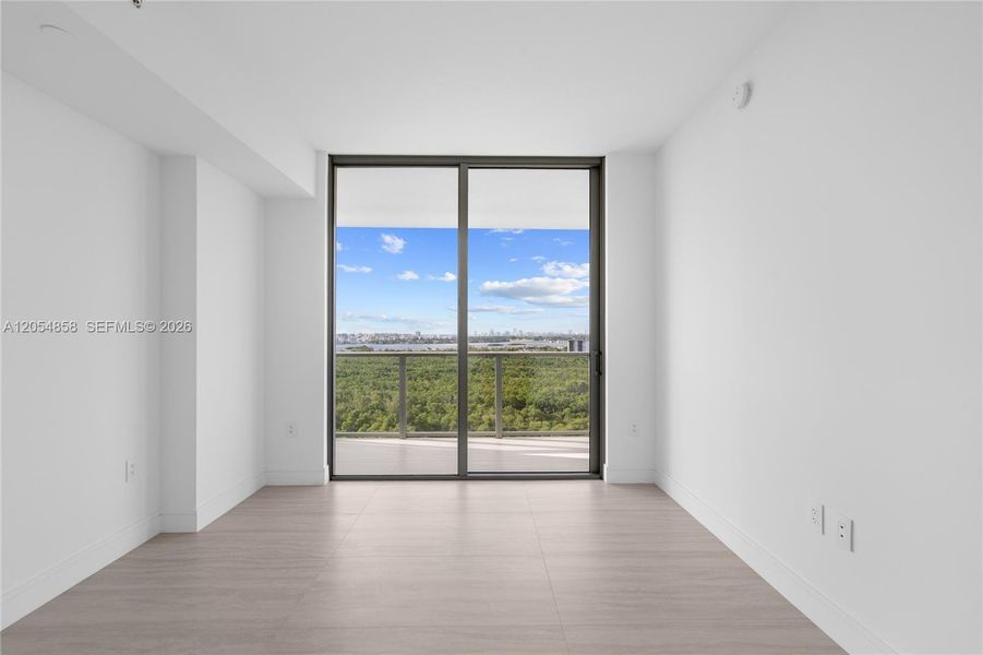 Spacious, unfurnished interior of a new home in One Park Tower, Miami (Image 26).
