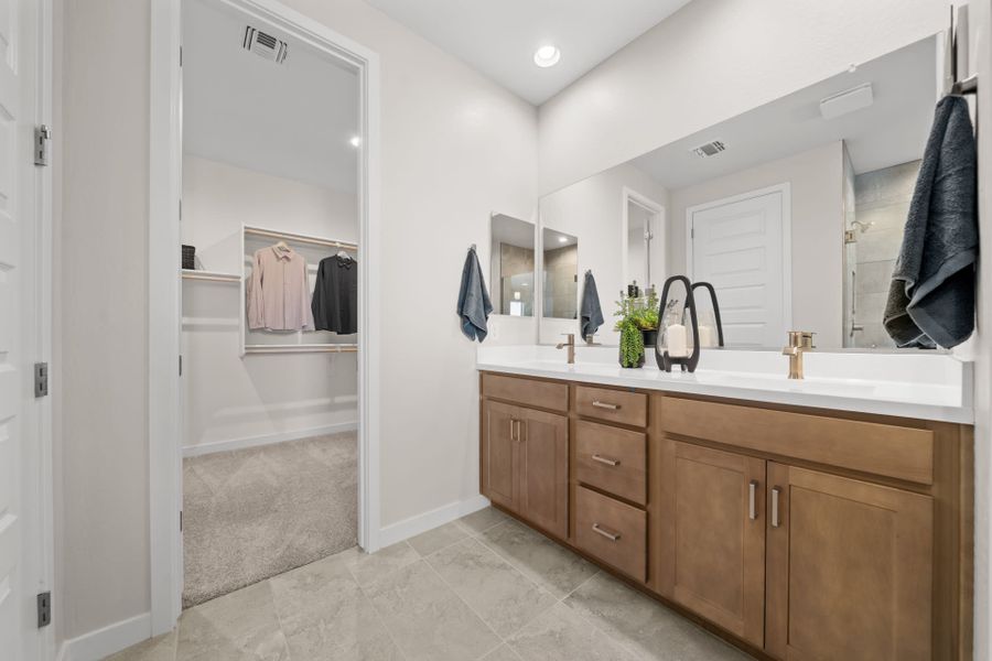 Primary Bathroom | Radiance Floorplan | Elara at Moonlight | New Homes in Maricopa, AZ by Landsea Homes Primary Bathroom | Radiance Floorplan | Elara at Moonlight | New Homes in Maricopa, AZ by Landsea Homes